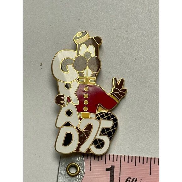 Vintage Graduation 1975 Enamel Pin By Balfour Beaver Dog Rare - Picture 4 of 10
